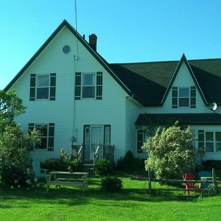 Lovely Green Gable Home Miscouche Eksteriør bilde