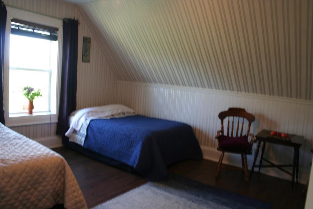 Lovely Green Gable Home Miscouche Eksteriør bilde