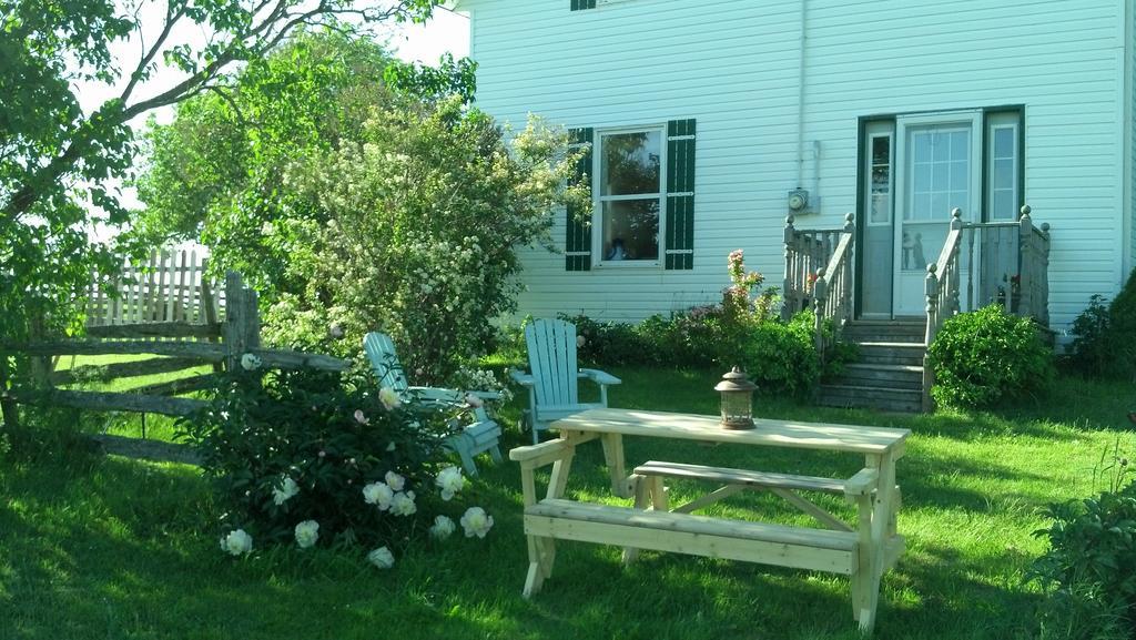 Lovely Green Gable Home Miscouche Eksteriør bilde