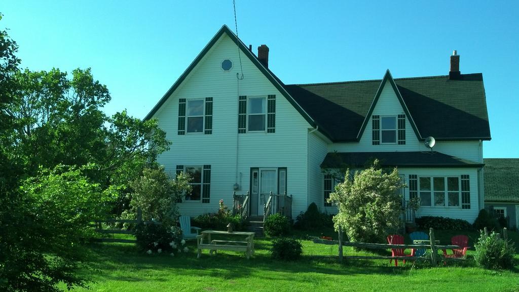 Lovely Green Gable Home Miscouche Eksteriør bilde