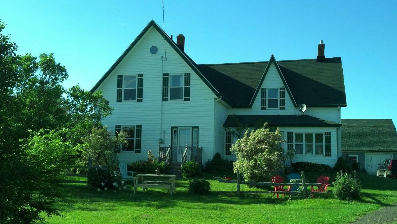 Lovely Green Gable Home Miscouche Eksteriør bilde